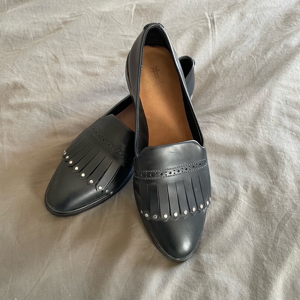 Frye Emory Kitlie Fringe Loafer Black 7.5M